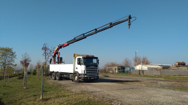 Szityi-Daru Kft. darus teherautó munka közben